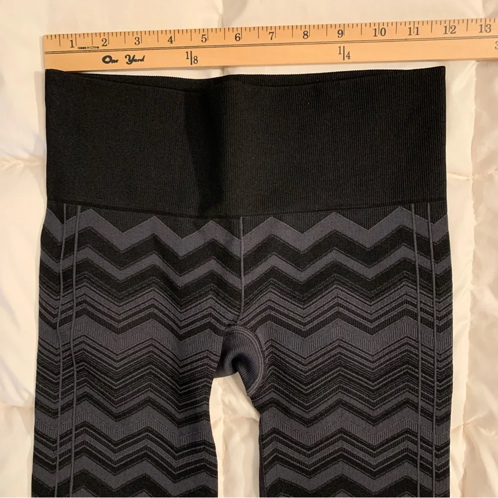 Lululemon Ebb to Street Pant Legging Heathered Deep Coal Size 4 Chevron Zig Zag